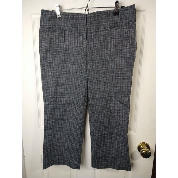 Express Editor Black White Striped/ Gingham Cropped Capri Flat Pant. Size 8 - Picture 1 of 14